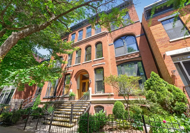 Homes for sale in Chicago, IL | 820 W Webster Ave #2W, Chicago, IL 60614 | MLS# 12672735