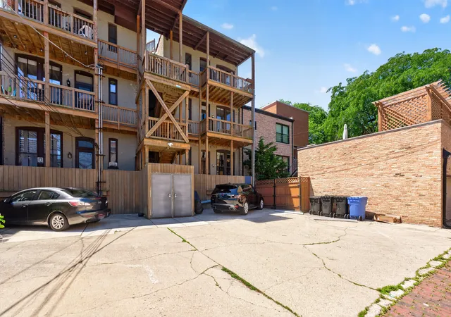 Homes for sale in Chicago, IL | 820 W Webster Avenue, Chicago, IL 60614 | Houzeo