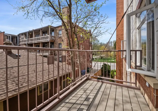 Homes for sale in Oak Park, IL | 515 N Harlem Avenue, Oak Park, IL 60302 | Houzeo