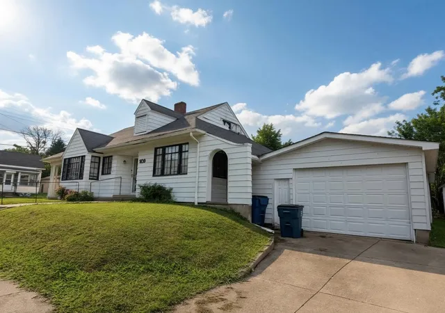 Photo 2 of Single family home for sale at 609 Dubois St, Lawrenceville, IL 62439 | MLS# 12672789 | Listing updated on 2026-08-29