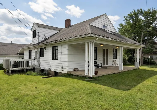 Photo 3 of Single family home for sale at 609 Dubois St, Lawrenceville, IL 62439 | MLS# 12672789 | Listing updated on 2026-08-29