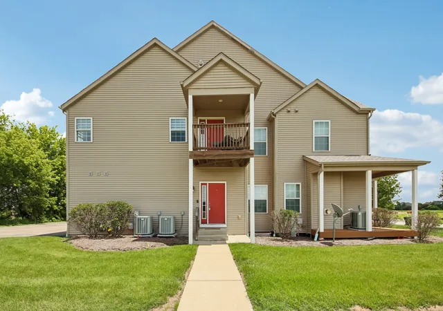 Homes for sale in Sycamore, IL | 661 Stonegate Dr, Sycamore, IL 60178 | MLS# 12672795