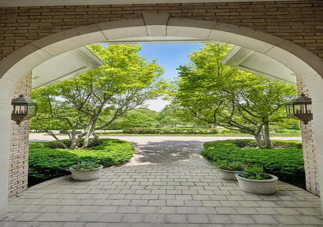 5th image of 855 Jennifer Ct, Lake Forest, IL 60045 | MLS# 12672819