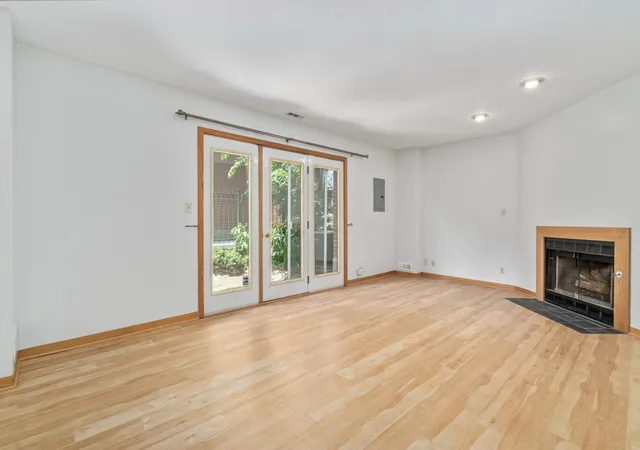 2nd image of 604 S Laflin St, Chicago, IL 60607 | MLS# 12672822