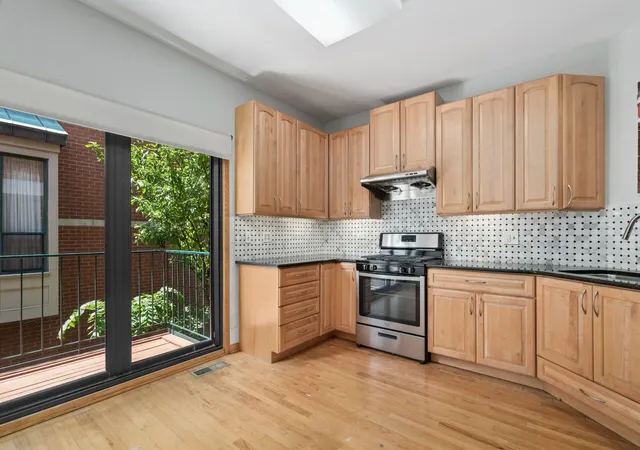 3rd image of 604 S Laflin St, Chicago, IL 60607 | MLS# 12672822