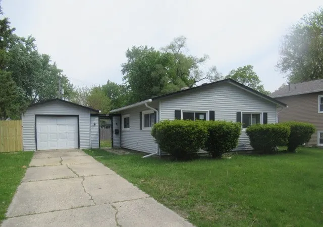 Homes for sale in Montgomery, IL | 12 Circle Dr E, Montgomery, IL 60538 | MLS# 12672832