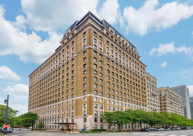 Homes for sale in Chicago, IL | 3500 N Lake Shore Dr #3C, Chicago, IL 60657 | MLS# 12672845