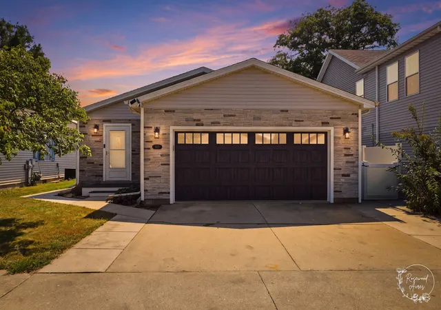 Photo 1 of Single family home for sale at 422 Bramble, Manteno, IL 60950 | MLS# 12672850 | Listing updated on 2026-09-06