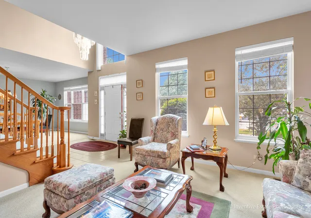 5th image of 6096 Russell Dr, Hoffman Estates, IL 60192 | MLS# 12672908