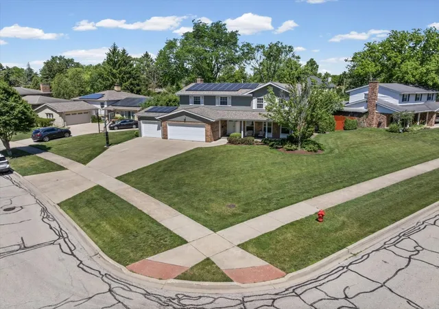 2nd image of 1660 Clavinia Ave, Deerfield, IL 60015 | MLS# 12672913