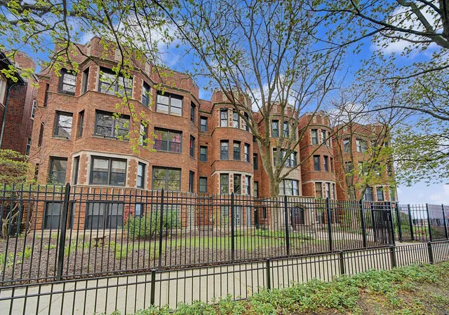 Homes for sale in Chicago, IL | 1200 W Sherwin Ave, Chicago, IL 60626