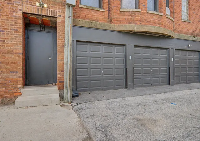 Homes for sale in Chicago, IL | 1200 W Sherwin Avenue, Chicago, IL 60626 | Houzeo