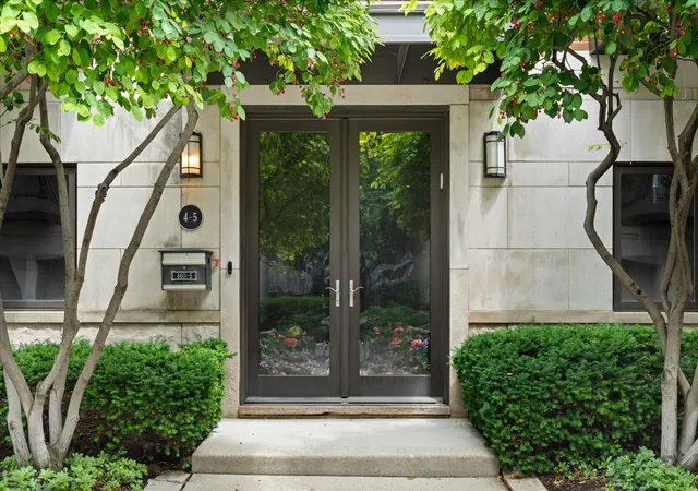 2nd image of 460 W Superior St #4-5, Chicago, IL 60654 | MLS# 12672952