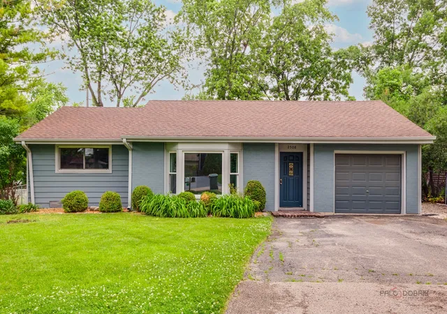 Homes for sale in Lindenhurst, IL | 2508 Highland Dr, Lindenhurst, IL 60046 | MLS# 12672983