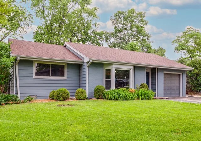 Homes for sale in Lindenhurst, IL | 2508 Highland Dr, Lindenhurst, IL 60046 | MLS# 12672983