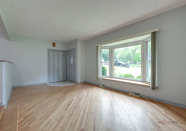 Homes for sale in Lindenhurst, IL | 2508 Highland Dr, Lindenhurst, IL 60046 | MLS# 12672983
