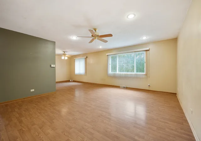 3rd image of 1381 Volkamer Trl, Elk Grove Village, IL 60007 | MLS# 12673024