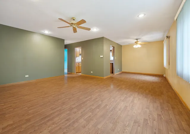 4th image of 1381 Volkamer Trl, Elk Grove Village, IL 60007 | MLS# 12673024