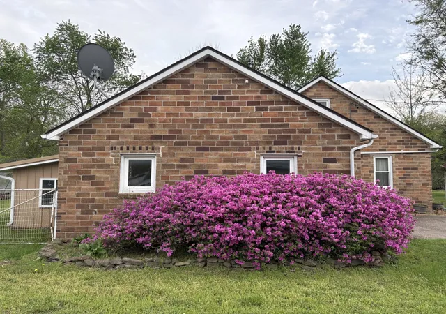 Homes for sale in Murphysboro, IL | 1232 Dallas Rd, Murphysboro, IL 62966 | MLS# 12673034