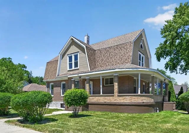 3rd image of 558 N Crystal St, Elgin, IL 60123 | MLS# 12673036