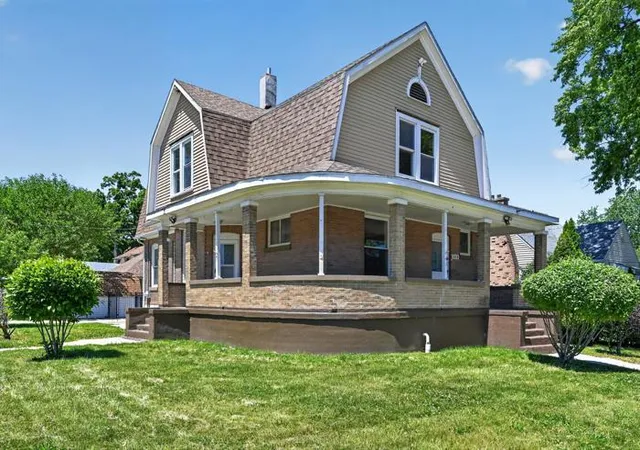 4th image of 558 N Crystal St, Elgin, IL 60123 | MLS# 12673036