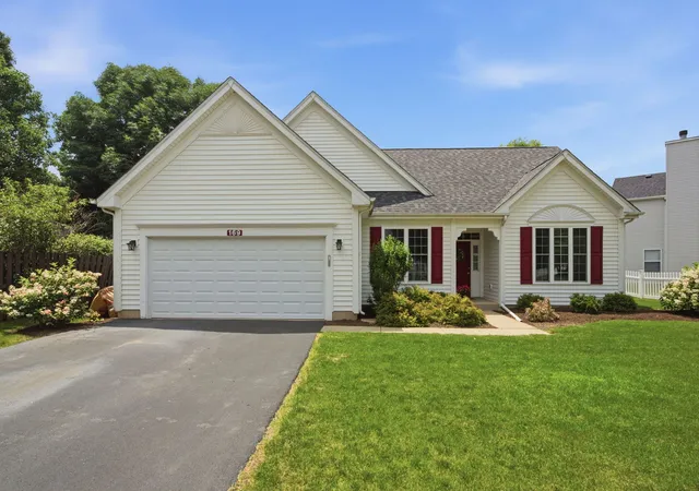 Homes for sale in Bolingbrook, IL | 169 Sandalwood Ln, Bolingbrook, IL 60440 | MLS# 12673059