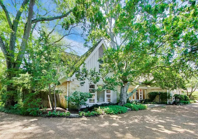 Photo 2 of Single family home for sale at 42 Woodley Rd, Winnetka, IL 60093 | MLS# 12673083 | Listing updated on 2026-08-02