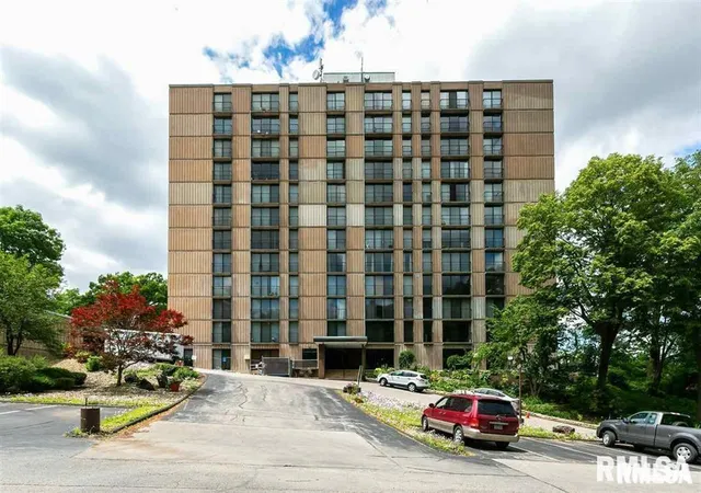 Homes for sale in East Moline, IL | 1800 7th St #6D, East Moline, IL 61244 | MLS# 12673101