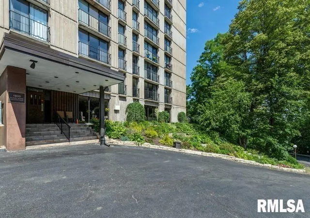 Homes for sale in East Moline, IL | 1800 7th St #6D, East Moline, IL 61244 | MLS# 12673101