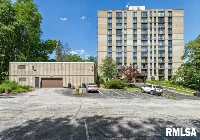 Homes for sale in East Moline, IL | 1800 7th St #6D, East Moline, IL 61244 | MLS# 12673101
