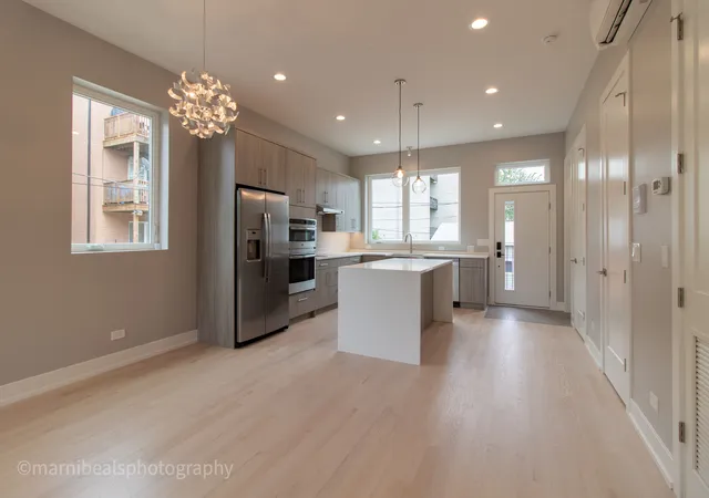 Homes for sale in Chicago, IL | 1221 E Marquette Rd, Chicago, IL 60637 | MLS# 12673209