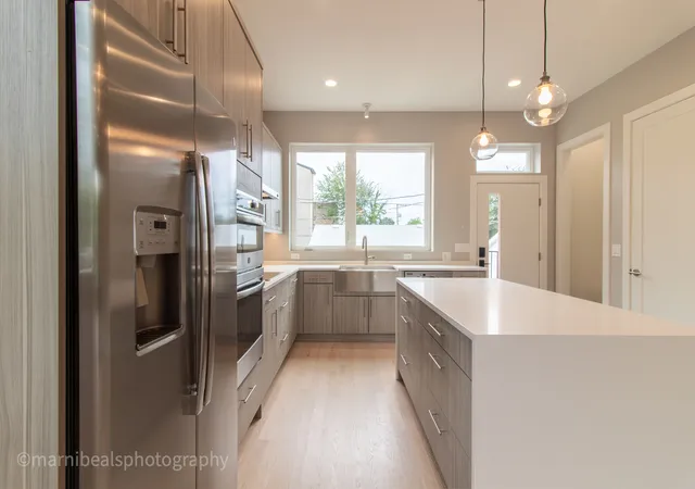Homes for sale in Chicago, IL | 1221 E Marquette Rd, Chicago, IL 60637 | MLS# 12673209