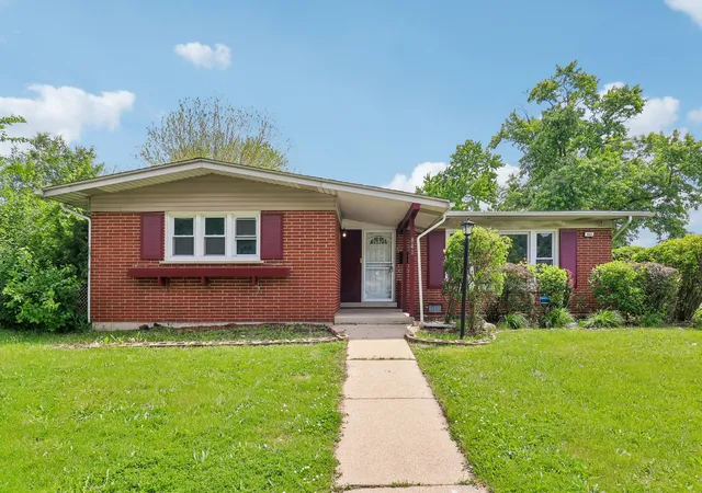 1st image of 840 W Arquilla Dr, Glenwood, IL 60425 | MLS# 12673210