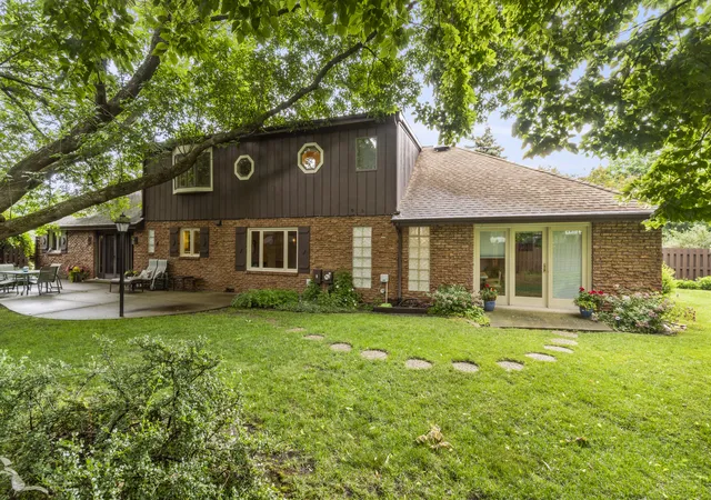 4th image of 415 N Shepherd Hill Ln, Mc Henry, IL 60050 | MLS# 12673260
