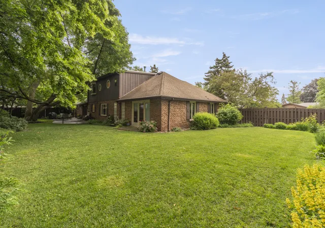 5th image of 415 N Shepherd Hill Ln, Mc Henry, IL 60050 | MLS# 12673260
