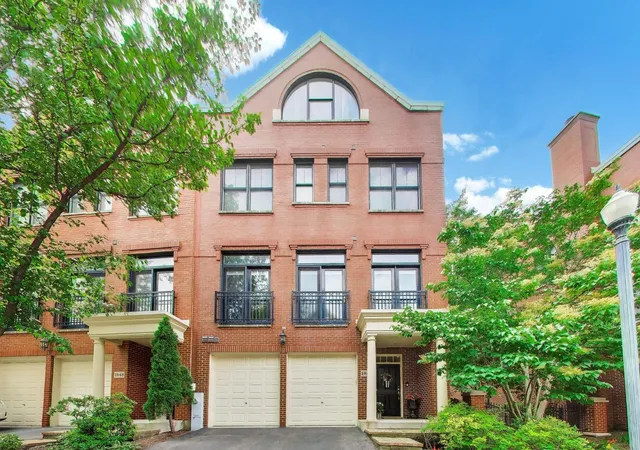 Townhouse for sale at 1850 Admiral Ct, Glenview, IL 60026 | MLS# 12673287