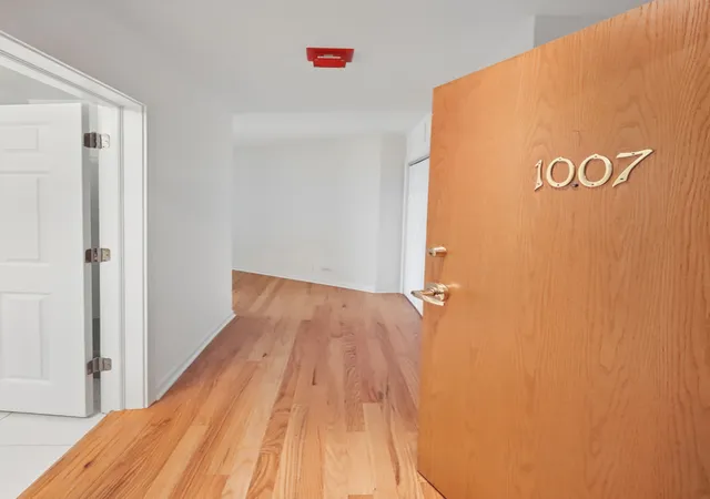 3rd image of 161 W Harrison St, Chicago, IL 60605