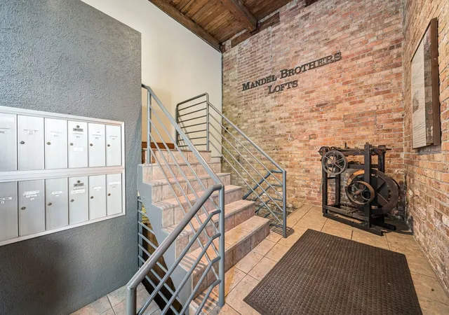 Homes for sale in Chicago, IL | 811 W Aldine Ave #6S, Chicago, IL 60657 | MLS# 12673337