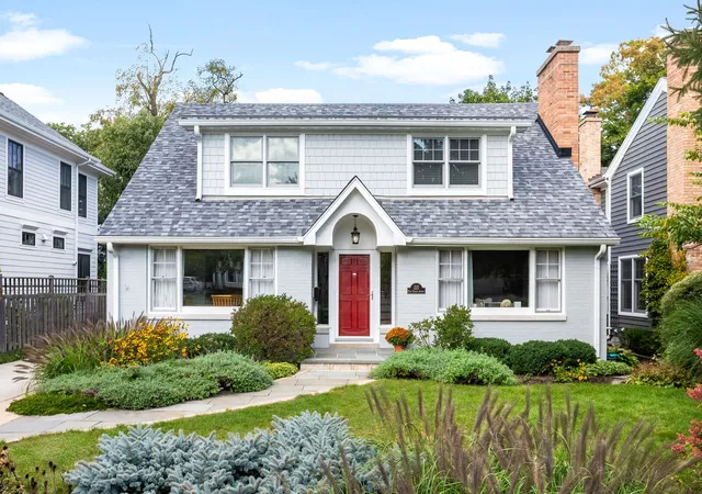 Photo 1 of Sale Pending at 222 E Center Ave, Lake Bluff, IL 60044 | MLS# 12673357 | Listing updated on 2026-09-27