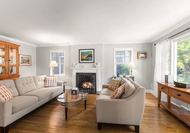Photo 4 of Sale Pending at 222 E Center Ave, Lake Bluff, IL 60044 | MLS# 12673357 | Listing updated on 2026-09-27