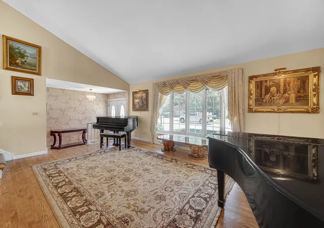 Homes for sale in Elmhurst, IL | 495 E Park Manor Ct, Elmhurst, IL 60126 | MLS# 12673363