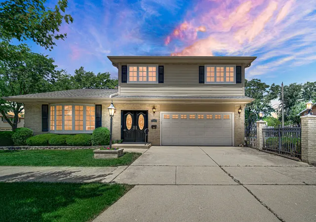 Homes for sale in Elmhurst, IL | 495 E Park Manor Ct, Elmhurst, IL 60126 | MLS# 12673363