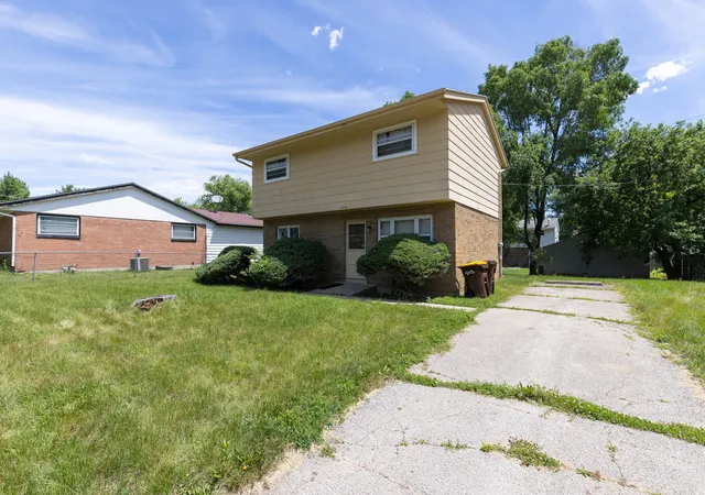 2nd image of 2714 Ashland Ct, Rockford, IL 61101 | MLS# 12673425