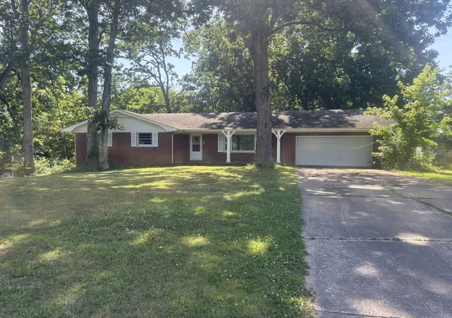Homes for sale in Carbondale, IL | 1104 S Giant City Rd, Carbondale, IL 62902 | MLS# 12673470