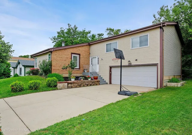 1st image of 290 Loveland Dr, Glendale Heights, IL 60139 | MLS# 12673474