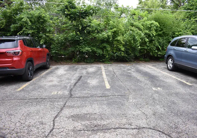 image of 844 Vlg Quarter Rd, West Dundee, IL 60118
