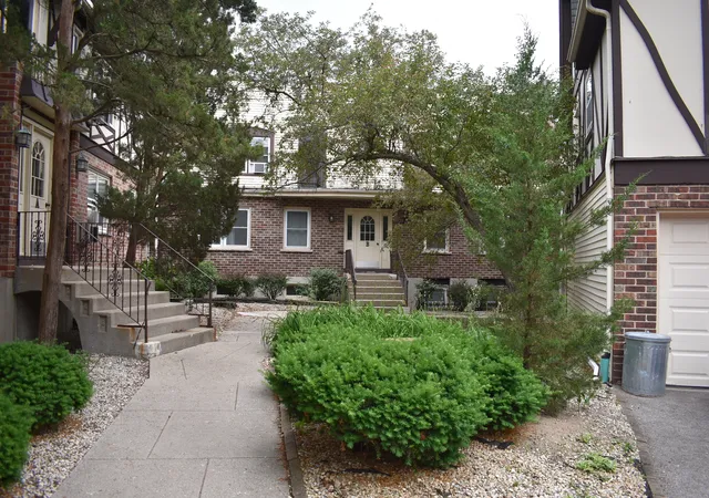 image of 844 Vlg Quarter Rd, West Dundee, IL 60118