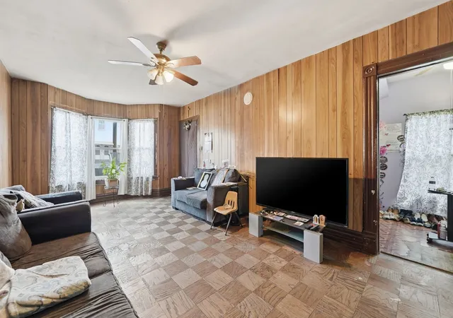 Homes for sale in Chicago, IL | 541 W Root St, Chicago, IL 60609 | MLS# 12673537