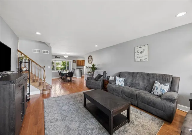 3rd image of 1646 Portsmouth Ave, Westchester, IL 60154 | MLS# 12673588
