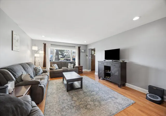 5th image of 1646 Portsmouth Ave, Westchester, IL 60154 | MLS# 12673588